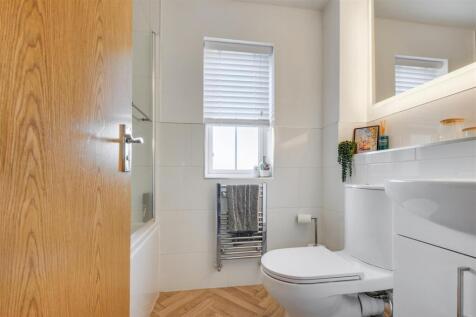 Bathroom_1.jpeg