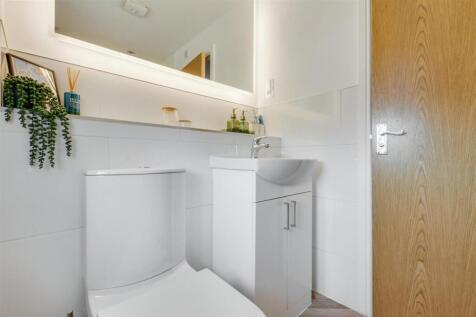Bathroom_3.jpeg