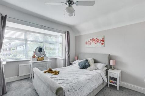 Bedroom 1_2.jpeg