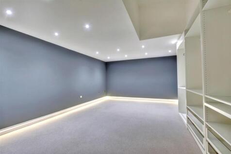 Dressing Room_4.jpeg