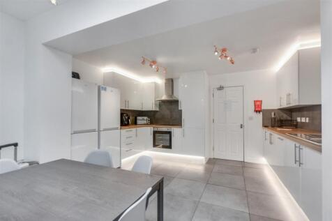 Living Kitchen_3.jpeg