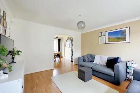 Living Room_2.jpeg