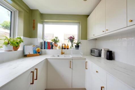 Kitchen_1.jpeg