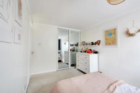 Bedroom 1_2.jpeg