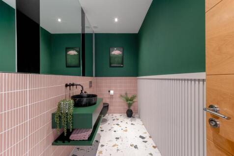 Cloakroom/WC