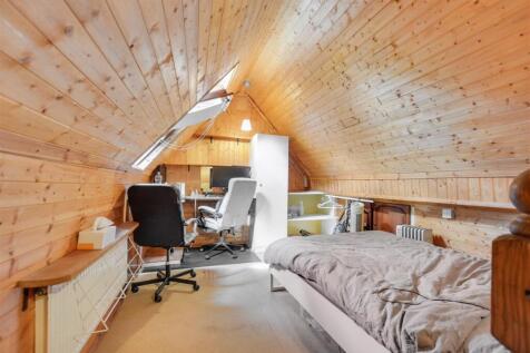 Bedroom 1_1.jpeg