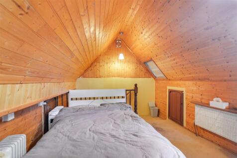 Bedroom 1_2.jpeg