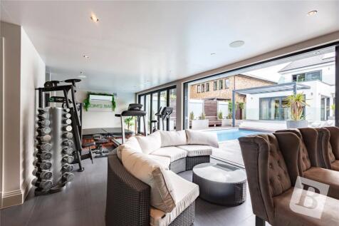 Pooll House