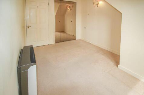 DOUBLE BEDROOM