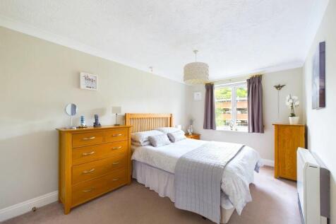 DOUBLE BEDROOM