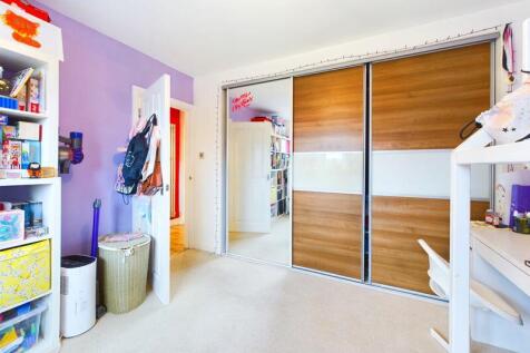DOUBLE BEDROOM