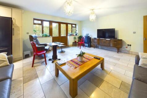 SITTING ROOM AREA
