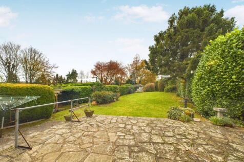 LEVEL REAR GARDEN