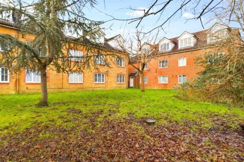 REAR ASPECT &amp; COMMUNAL GARDENS