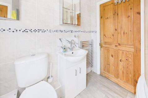 BATHROOM B