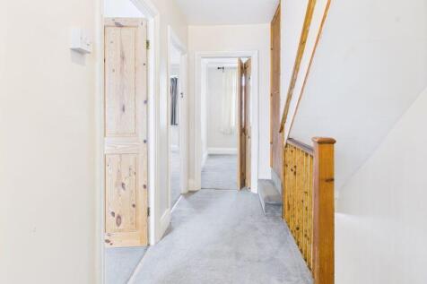 1ST FLOOR LANDING