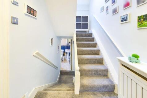 FIRST FLOOR LANDING