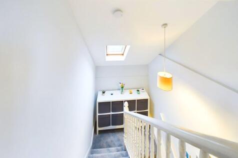 TOP FLOOR HALF LANDING