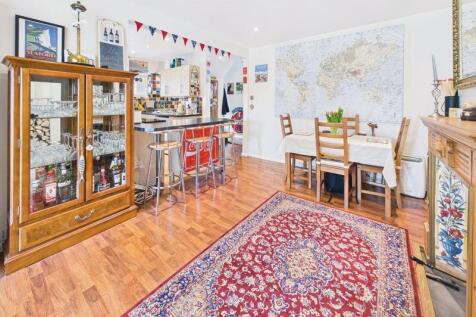 LIVING ROOM TO KITCHEN