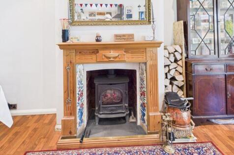 FIREPLACE WITH STOVE