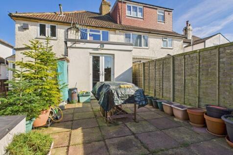 REAR ASPECT &amp; PATIO