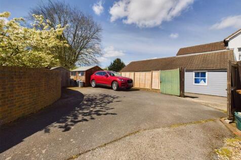 DRIVEWAY WITH PARKING