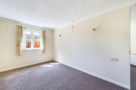 DOUBLE BEDROOM