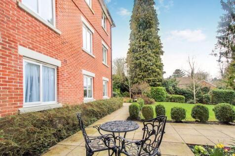 PATIO &amp; COMMUNAL GARDEN