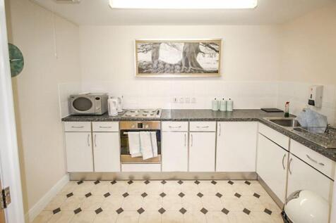 COMMUNAL KITCHEN