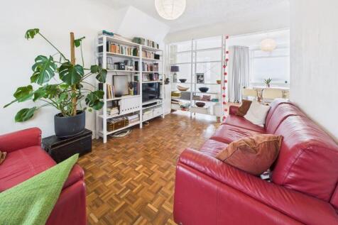LOUNGE / DINING ROOM