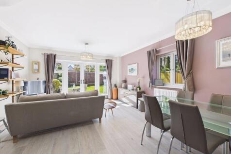 LOUNGE / DINING ROOM