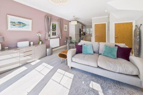 LOUNGE / DINING ROOM