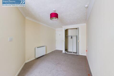 DOUBLE BEDROOM