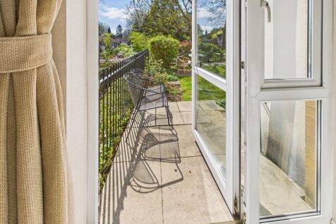 ACCESS TO PATIO AND COMMUNAL GARDEN