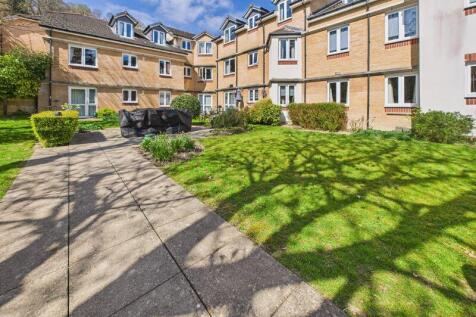 COMMUNAL GARDEN &amp; REAR ASPECT