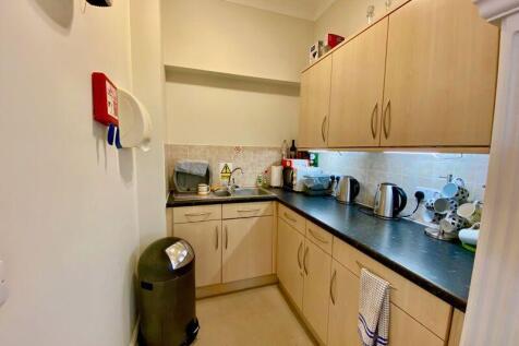 RESIDENTS KITCHEN