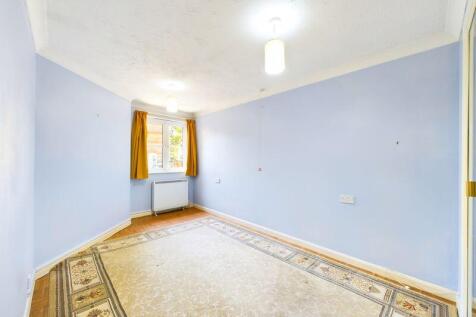DOUBLE BEDROOM