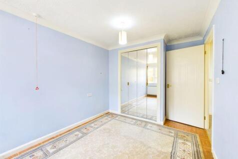 DOUBLE BEDROOM
