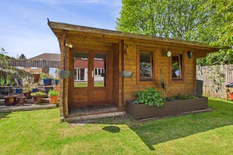 SUMMERHOUSE