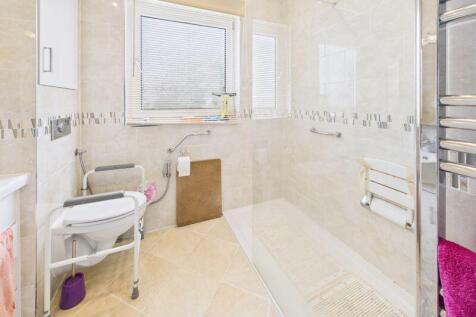 GROUND FLOOR SHOWER ROOM