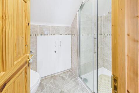 FIRST FLOOR SHOWER ROOM