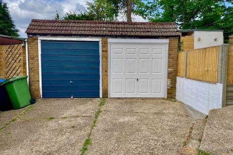 GARAGE (BLUE DOOR)