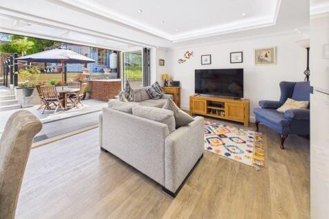 LIVING ROOM AREA