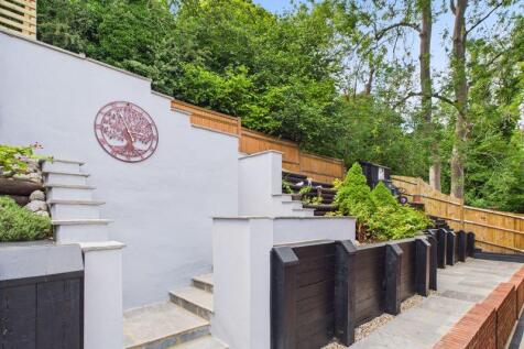 STEPS TO SIDE GARDEN &amp; DRIVEWAY
