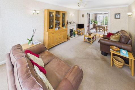 LOUNGE TO DINING ROOM