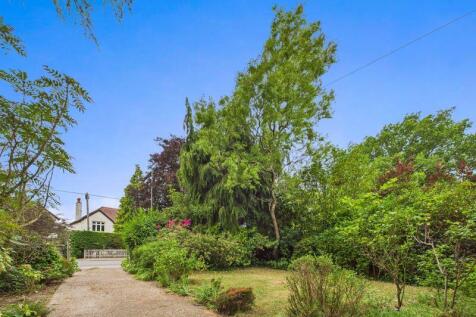 FRONT DRIVEWAY &amp; GARDEN