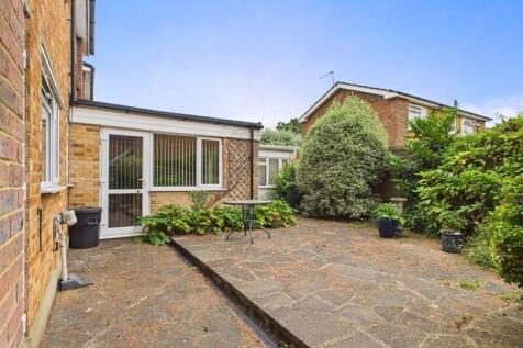 REAR PATIO GARDEN