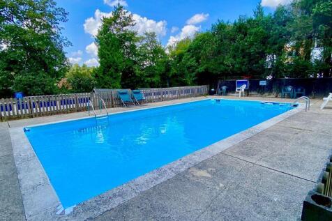 RESIDENTS POOL