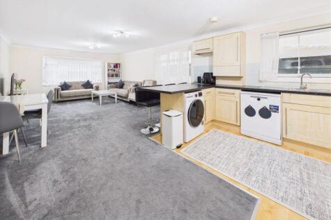 OPEN PLAN KITCHEN TO LIVING ROOM