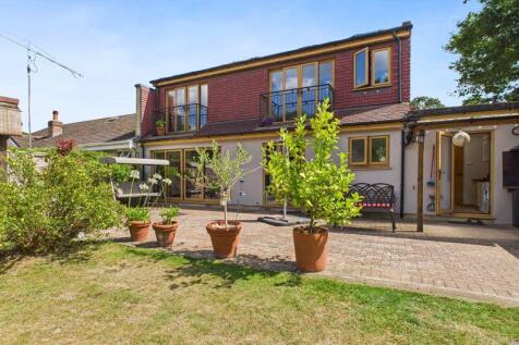 REAR ASPECT &amp; PATIO